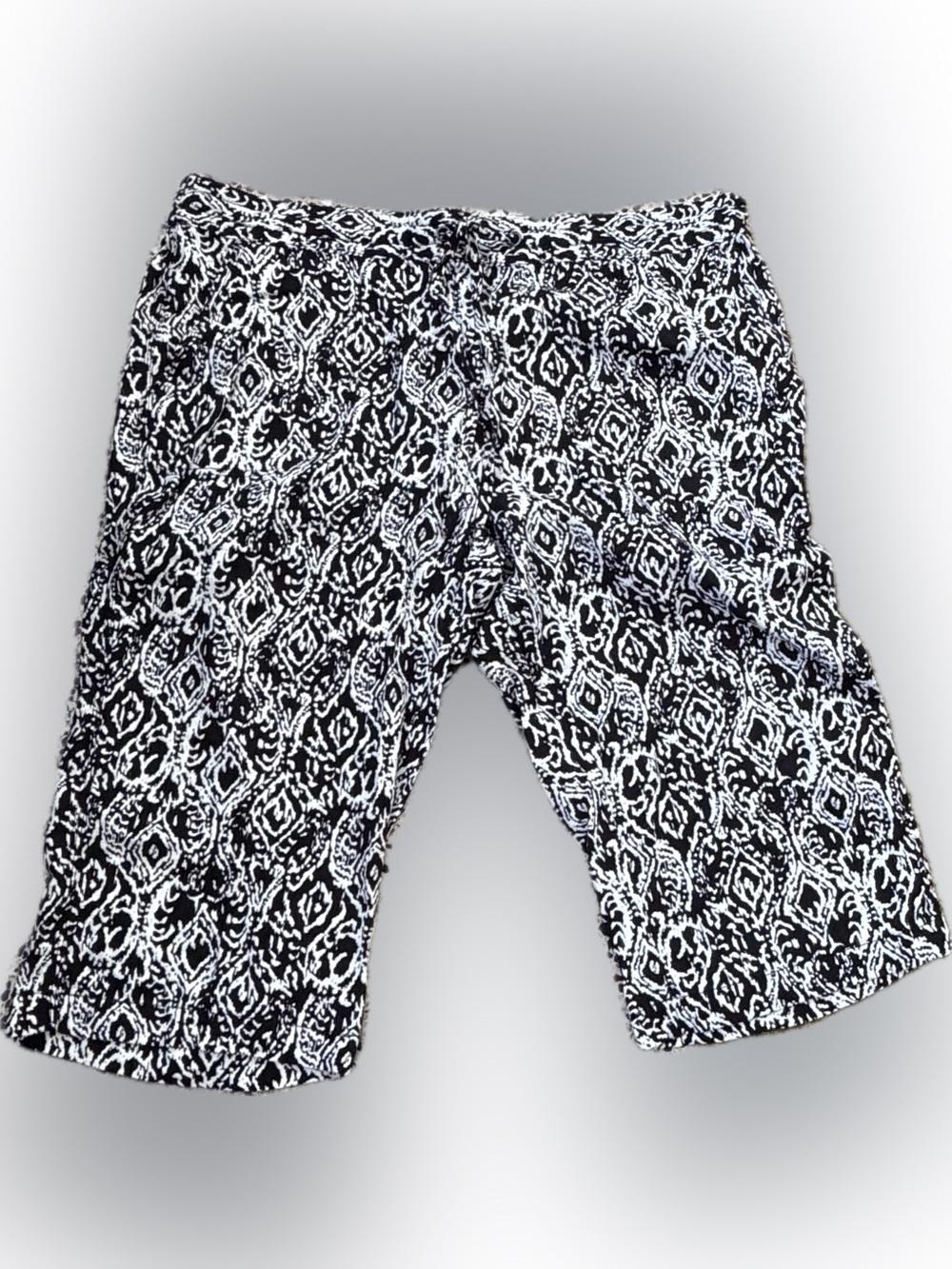 Black and White Patterned Capris